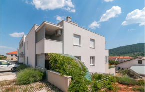 Gorgeous Apartment In Stari Grad With Kitchen